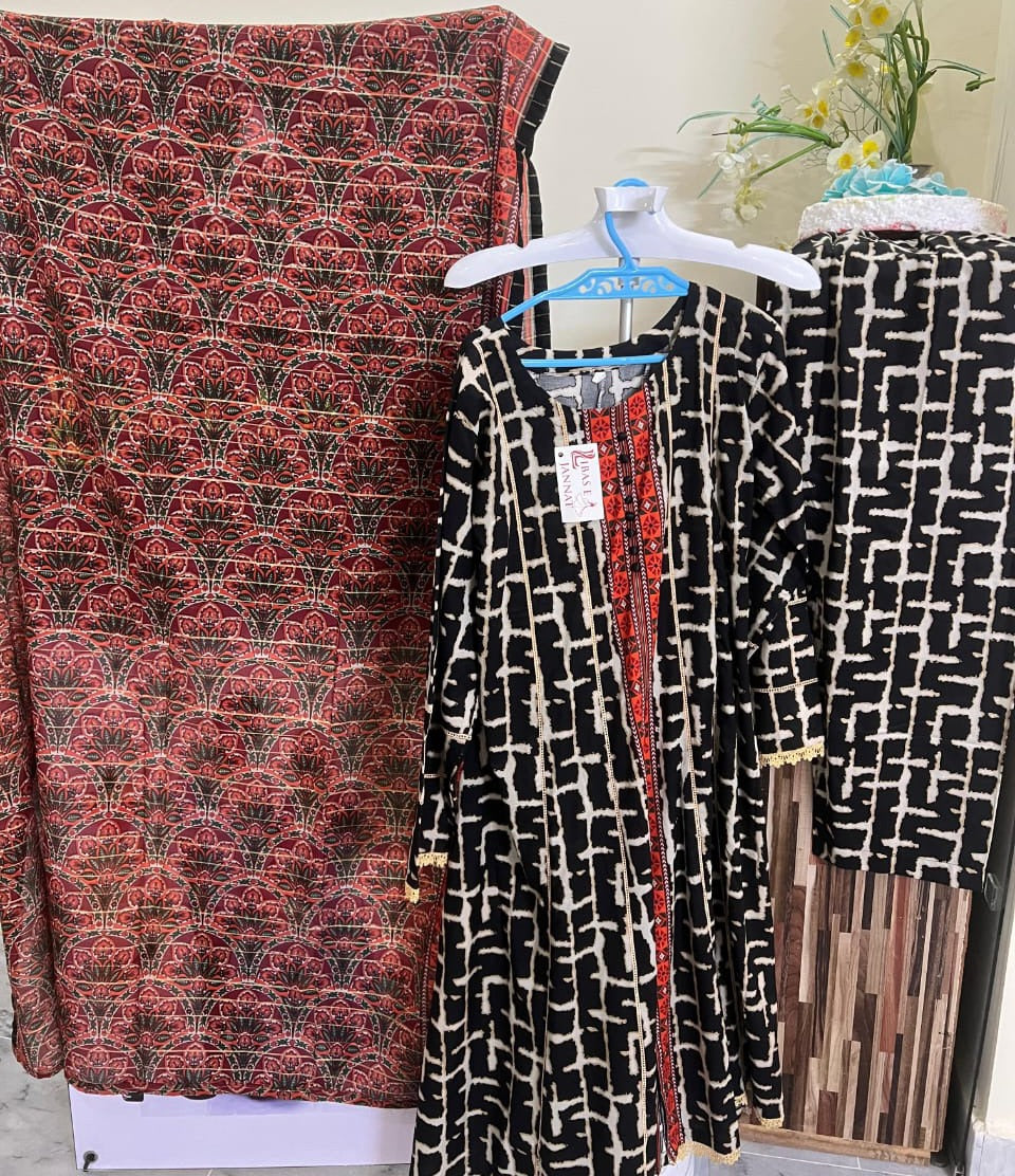 Midnight Bloom – Black Kurta with Colorful Floral Dupatta (Lawn)