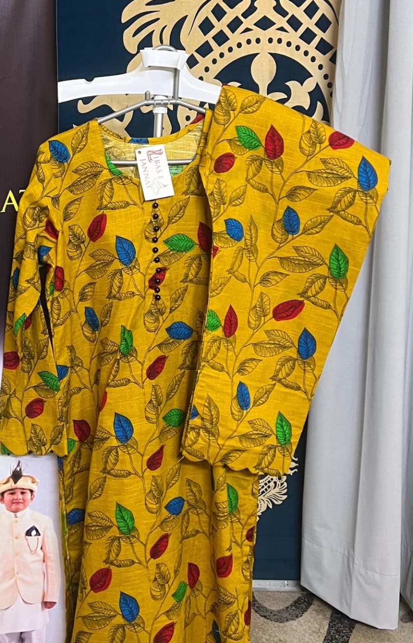 Sunshine yellow with colourful leaves